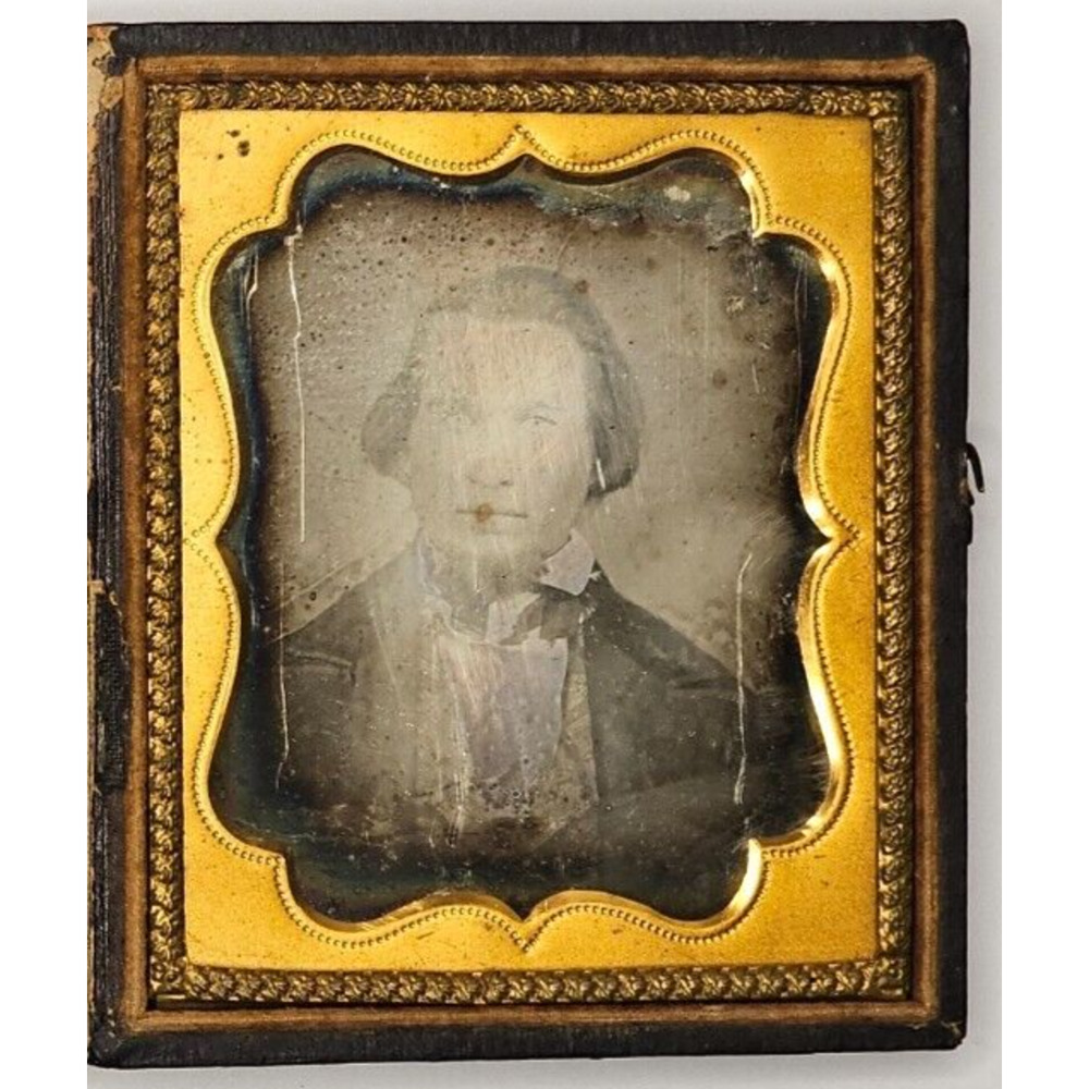 1/6th Plate Daguerreotype Of A Man In A Complete Union Case